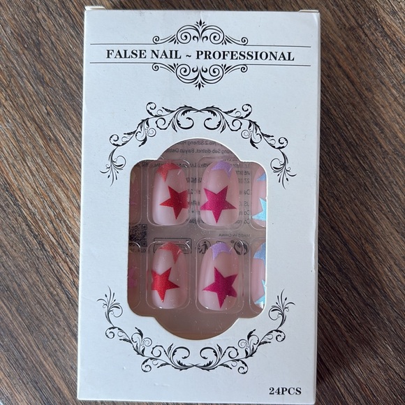 NEW! 4 Sets of Press On Nails! - Picture 4 of 6